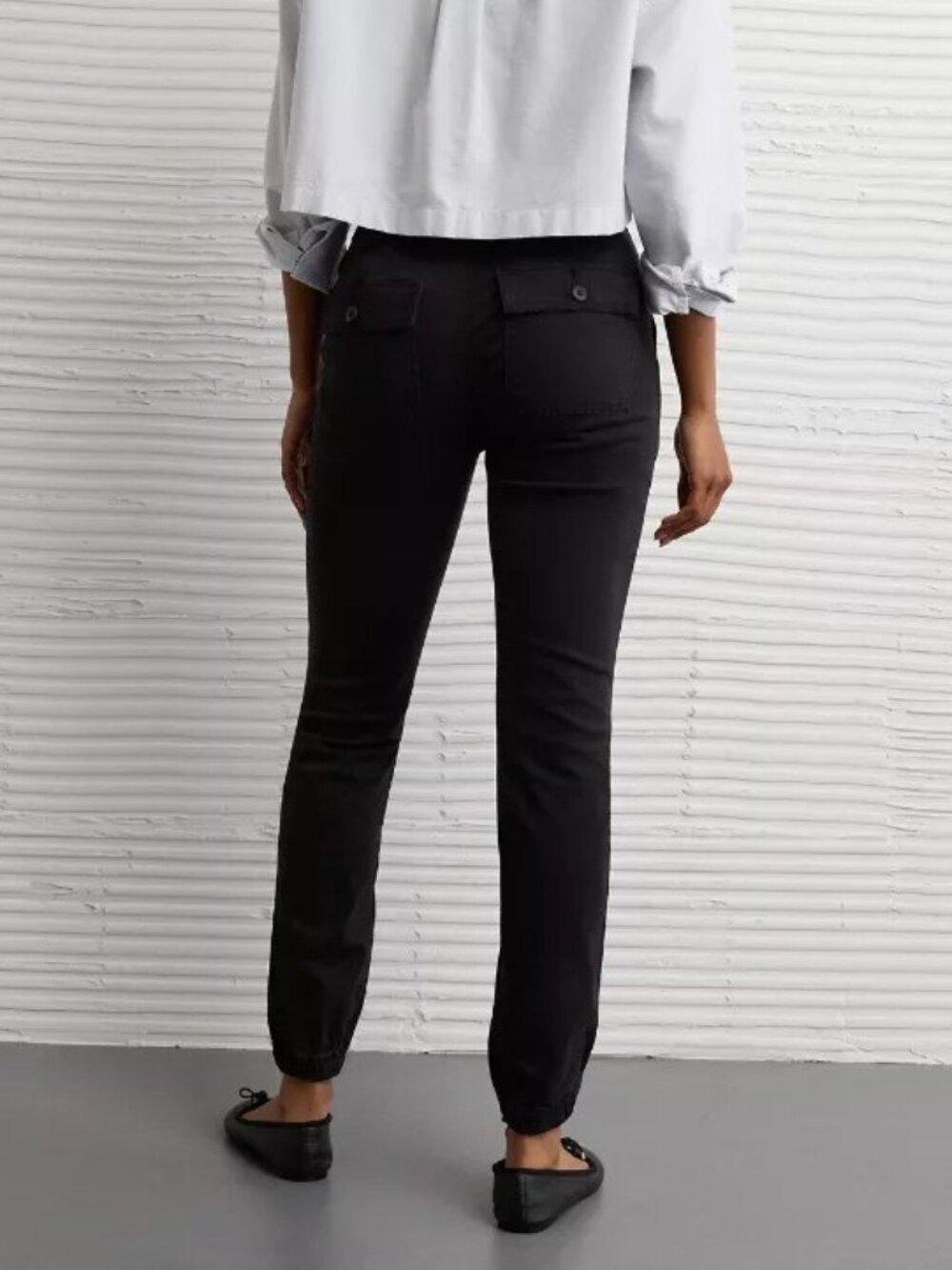 American Eagle Black Next Level High-Waisted Jegging Jogger - NWOT - Size 2 - Picture 2 of 4